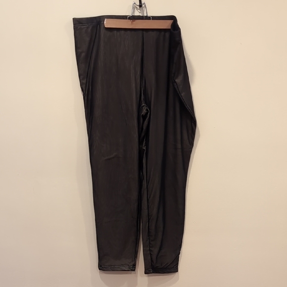 SHEIN Men's Sleek Black Joggers - Picture 1 of 7